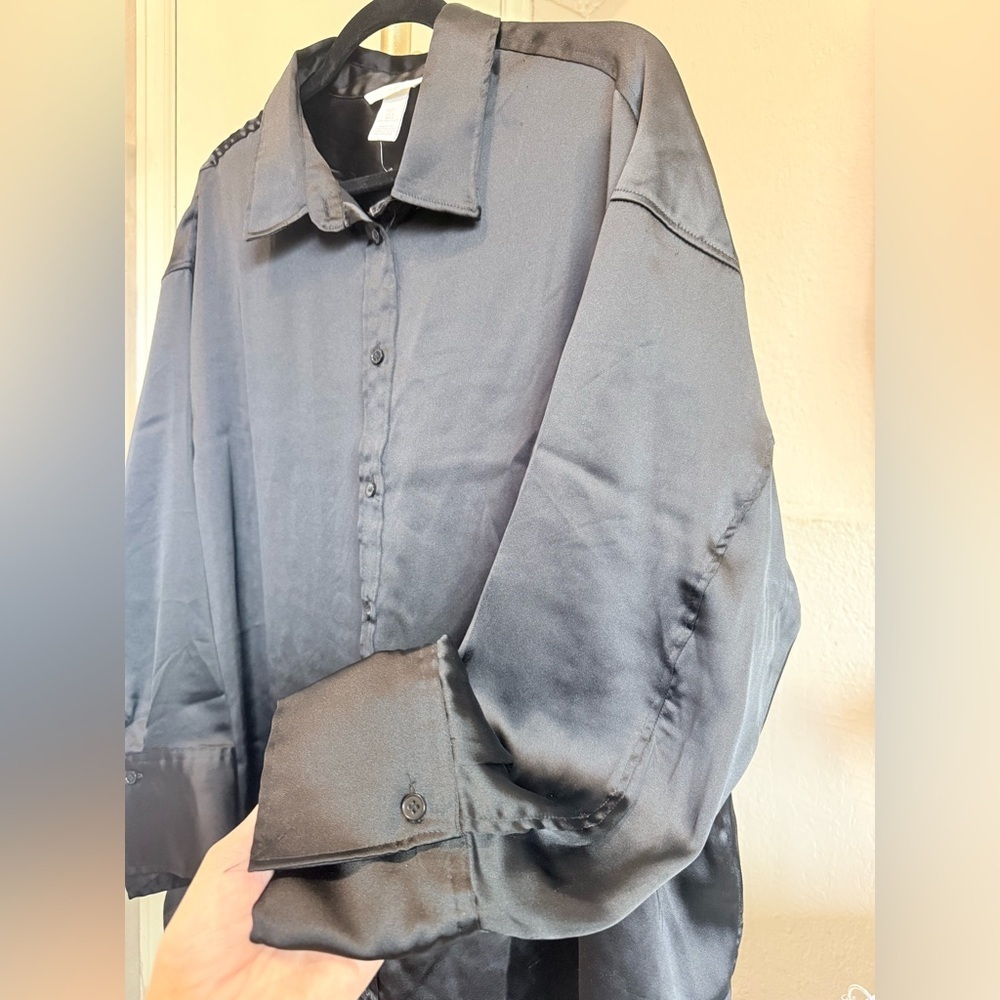 NWOT H&M Women's Oversized Black Button Down Shirt - Size Large - Picture 4 of 10